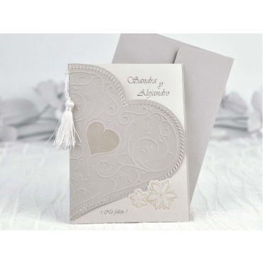 Invitación con tapa de corazón 35103